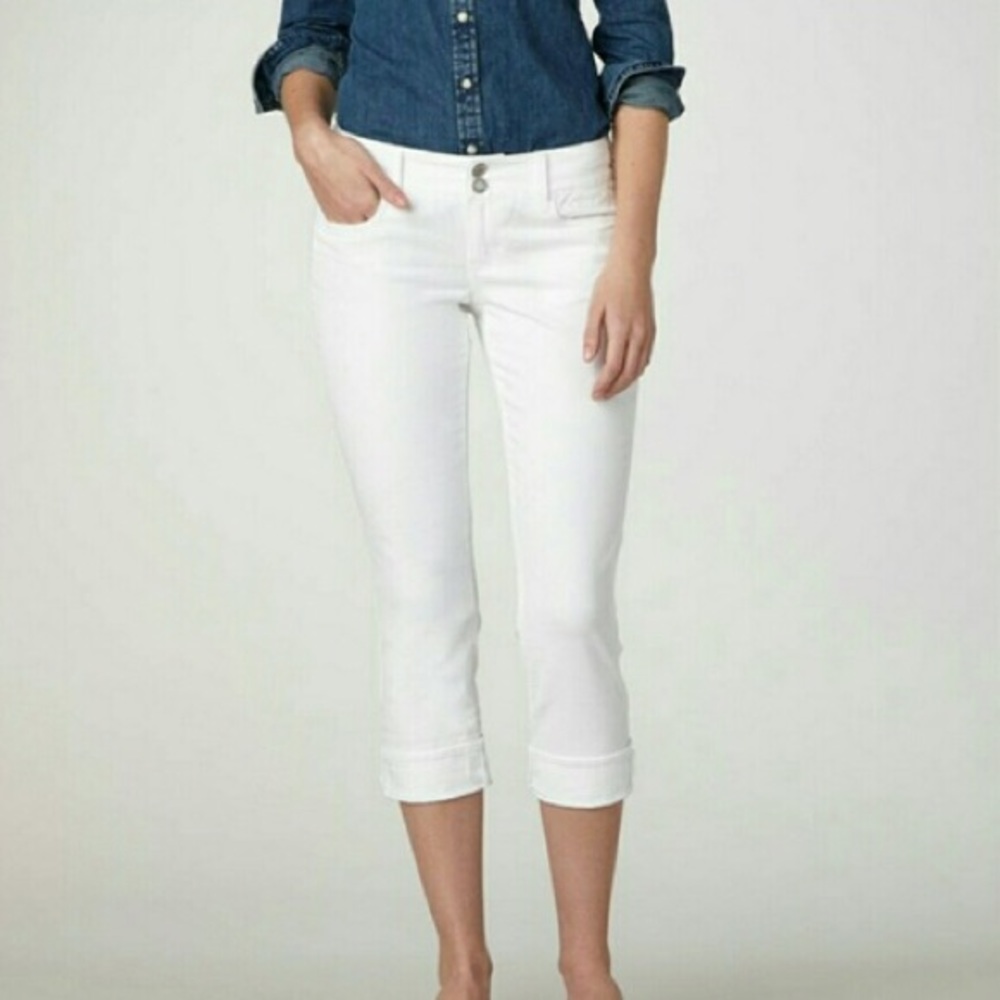 AEO Super Super Stretch White Artist Crop Jean